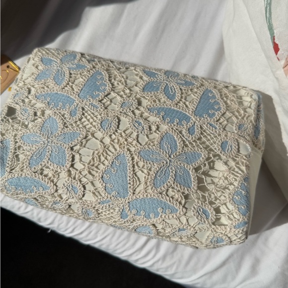 Elegant Lace Floral Women's Make up Bag - Picture 2 of 7